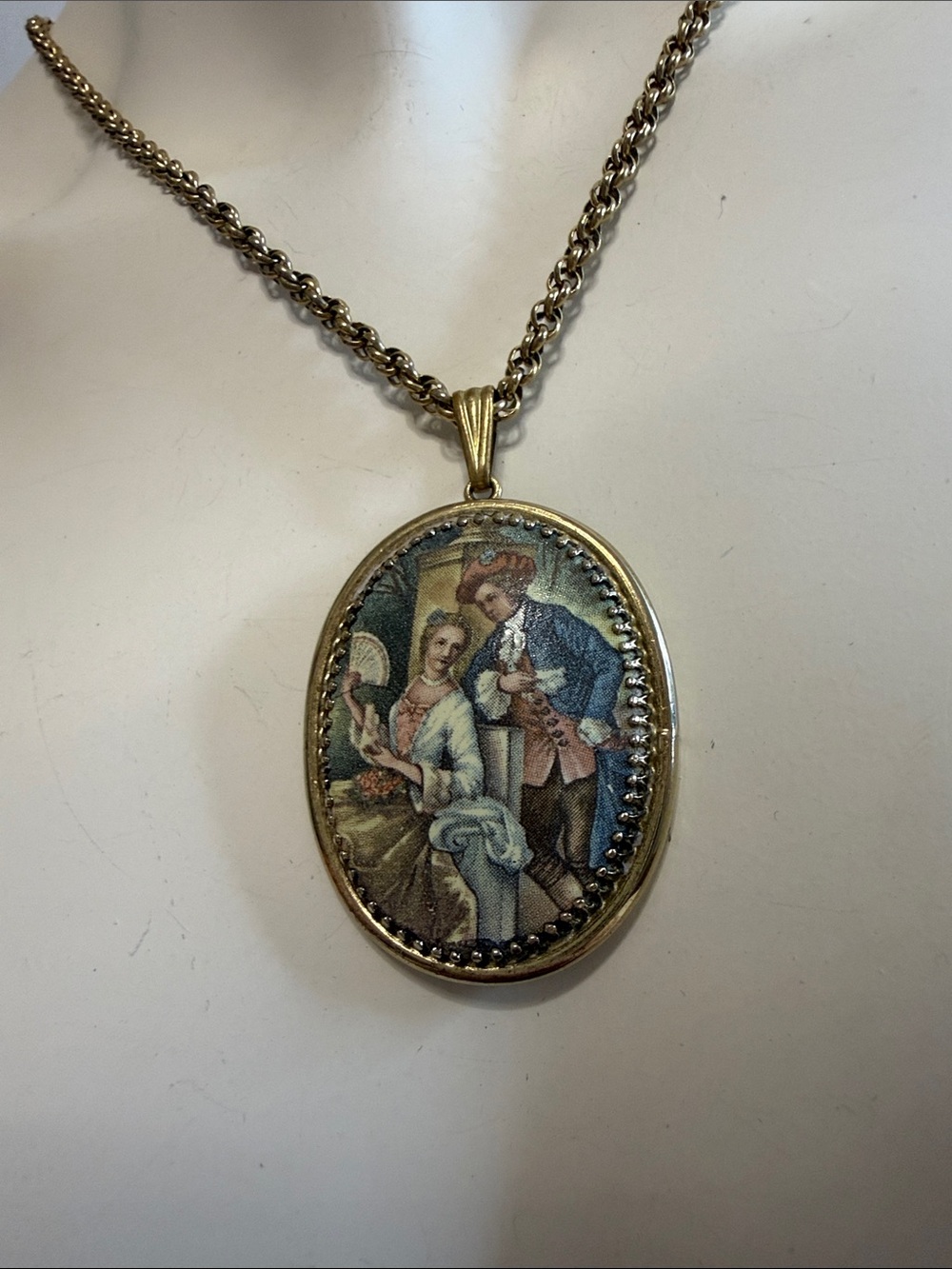 Whiting & Davis Vintage Courting Couple Pendant Necklace Gold Tone